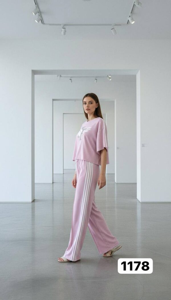 Elegant Two-Piece Mauve Leisure Set with Graphic Top