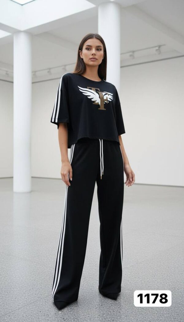 Elegant Two-Piece Mauve Leisure Set with Graphic Top