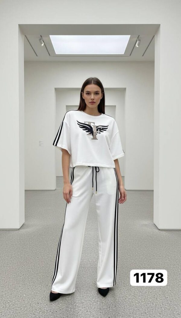 Elegant Two-Piece Mauve Leisure Set with Graphic Top