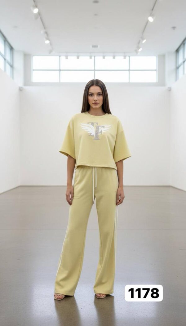 Elegant Two-Piece Mauve Leisure Set with Graphic Top