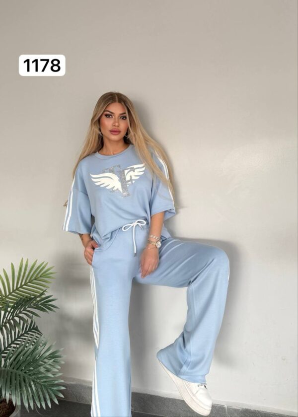 Elegant Two-Piece Mauve Leisure Set with Graphic Top