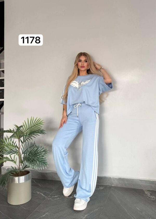 Elegant Two-Piece Mauve Leisure Set with Graphic Top