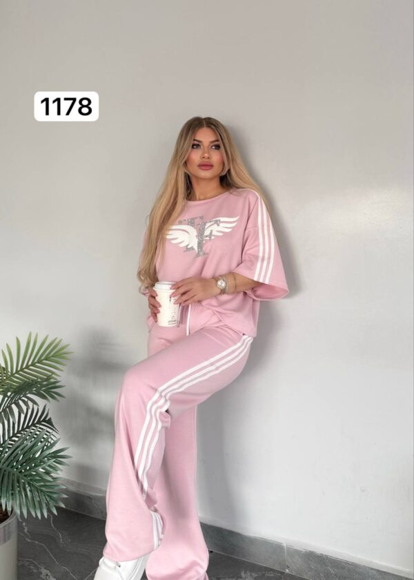 Elegant Two-Piece Mauve Leisure Set with Graphic Top