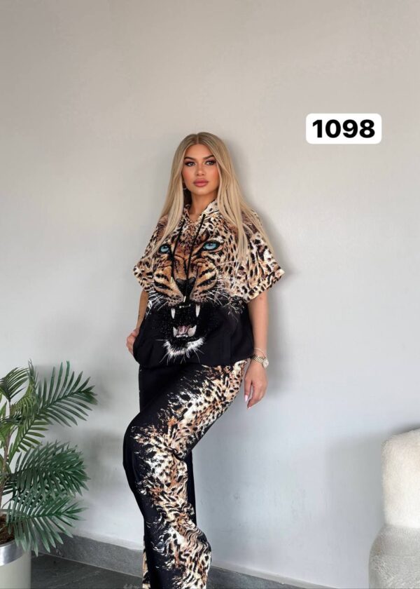 Wholesale Fierce Leopard Graphic Hooded Loungewear Set