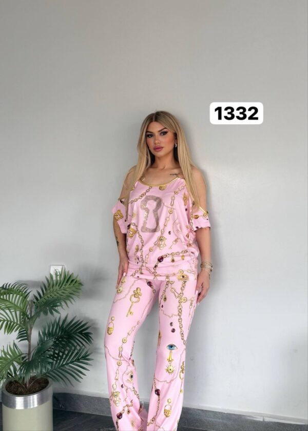Wholesale Chain Print Cold Shoulder Lounge Set