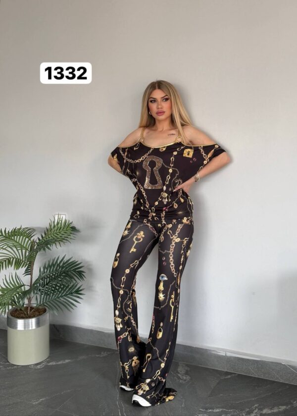 Wholesale Chain Print Cold Shoulder Lounge Set