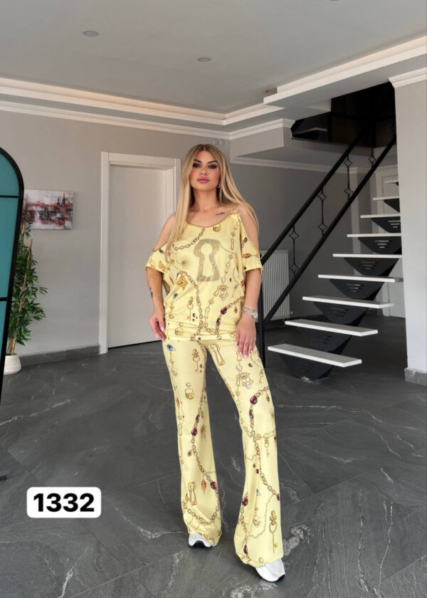 Wholesale Chain Print Cold Shoulder Lounge Set