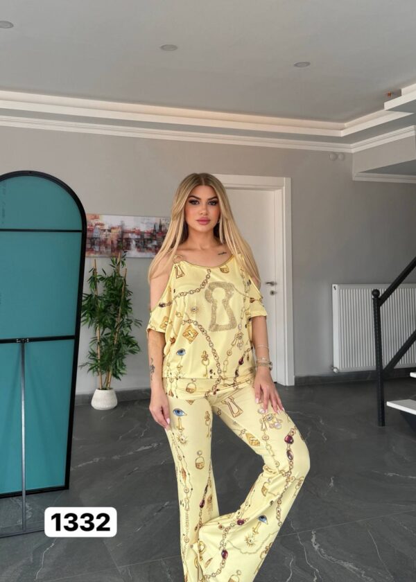 Wholesale Chain Print Cold Shoulder Lounge Set