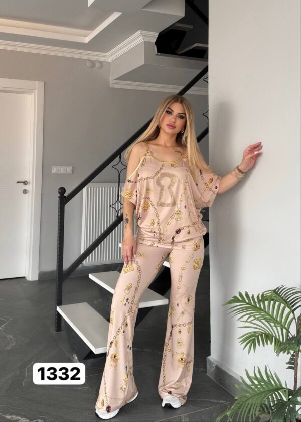 Wholesale Chain Print Cold Shoulder Lounge Set