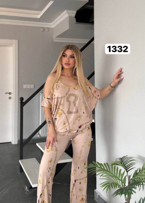 Wholesale Chain Print Cold Shoulder Lounge Set