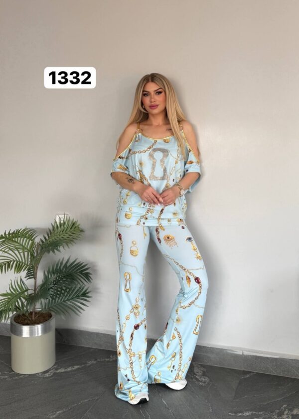 Wholesale Chain Print Cold Shoulder Lounge Set