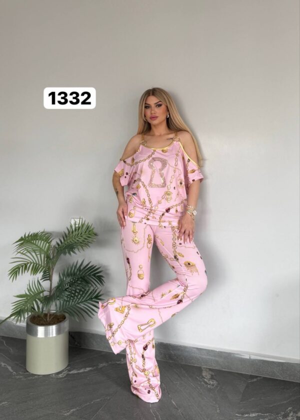 Wholesale Chain Print Cold Shoulder Lounge Set