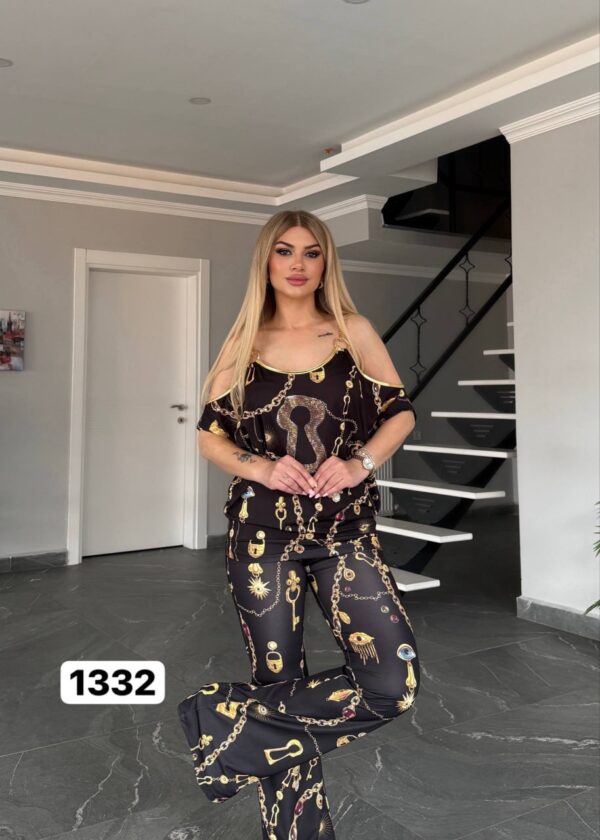 Wholesale Chain Print Cold Shoulder Lounge Set