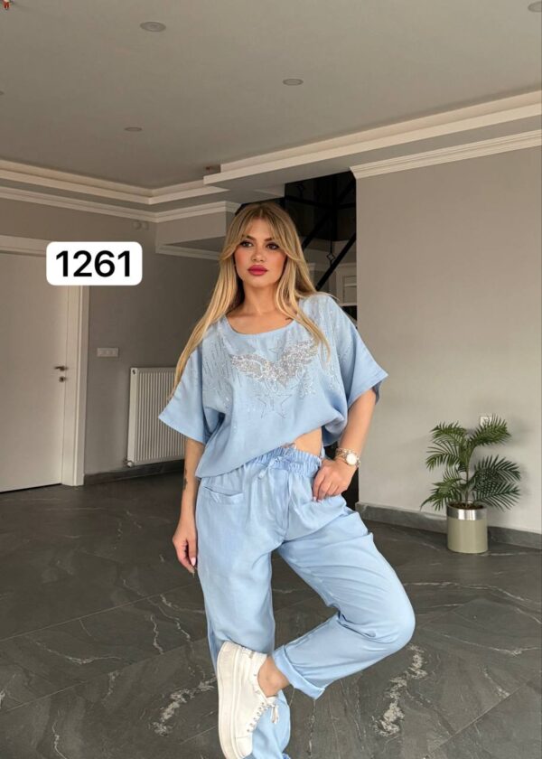 Embellished Wing Graphic Two-Piece Lounge Set Embellished Wing Graphic Two-Piece Lounge Set