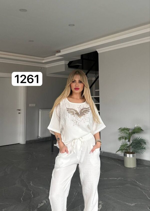 Embellished Wing Graphic Two-Piece Lounge Set Embellished Wing Graphic Two-Piece Lounge Set