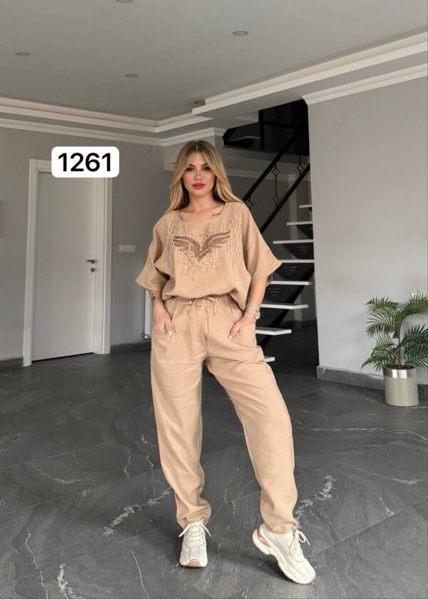 Embellished Wing Graphic Two-Piece Lounge Set Embellished Wing Graphic Two-Piece Lounge Set