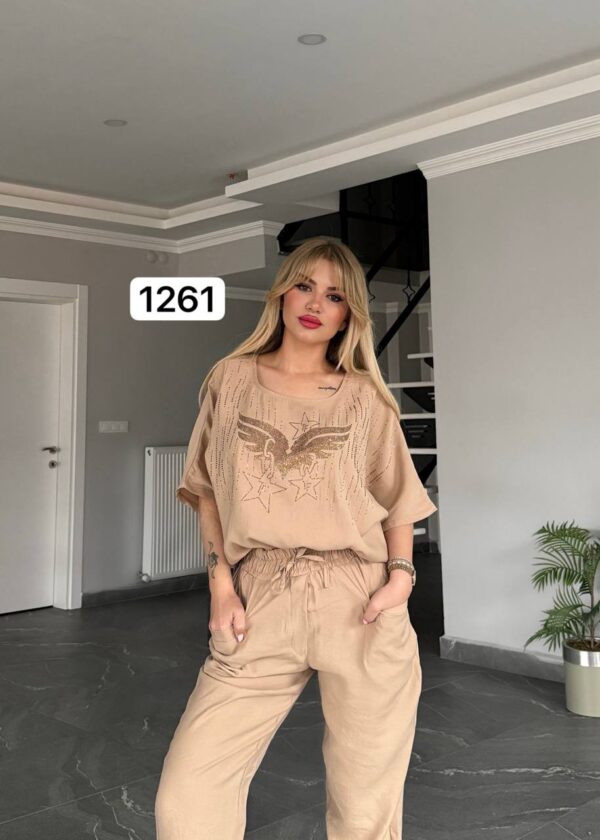 Embellished Wing Graphic Two-Piece Lounge Set Embellished Wing Graphic Two-Piece Lounge Set