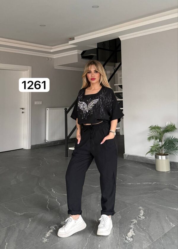 Embellished Wing Graphic Two-Piece Lounge Set Embellished Wing Graphic Two-Piece Lounge Set