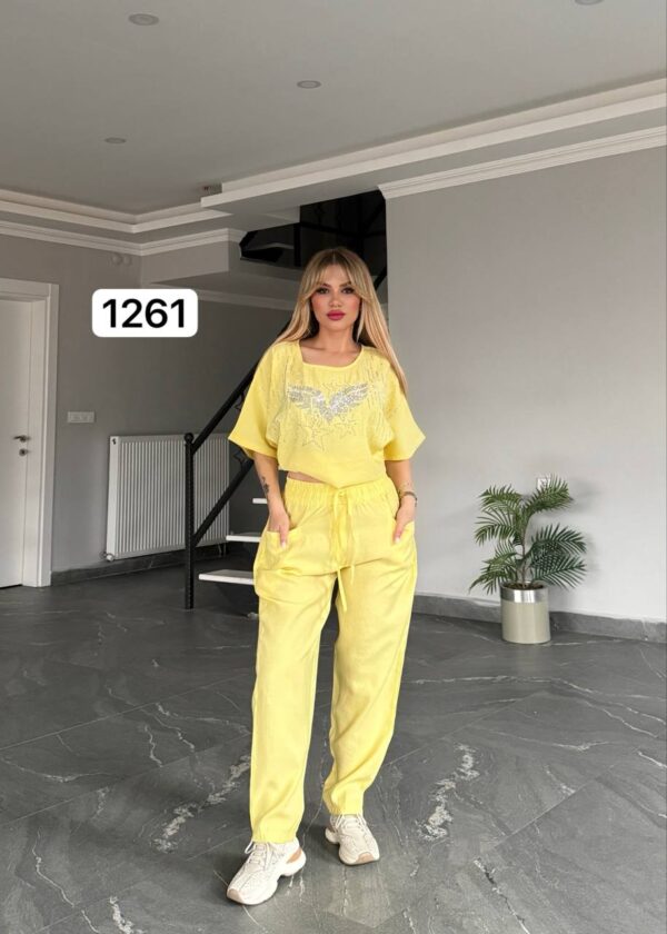 Embellished Wing Graphic Two-Piece Lounge Set Embellished Wing Graphic Two-Piece Lounge Set
