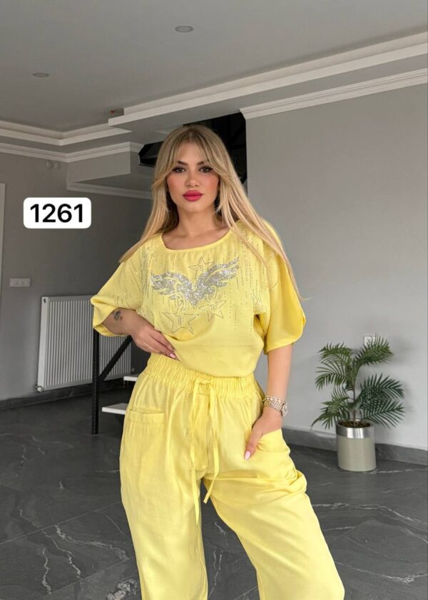 Embellished Wing Graphic Two-Piece Lounge Set Embellished Wing Graphic Two-Piece Lounge Set