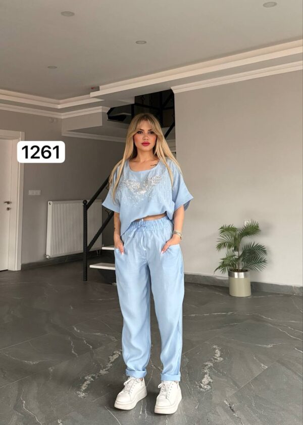 Embellished Wing Graphic Two-Piece Lounge Set Embellished Wing Graphic Two-Piece Lounge Set
