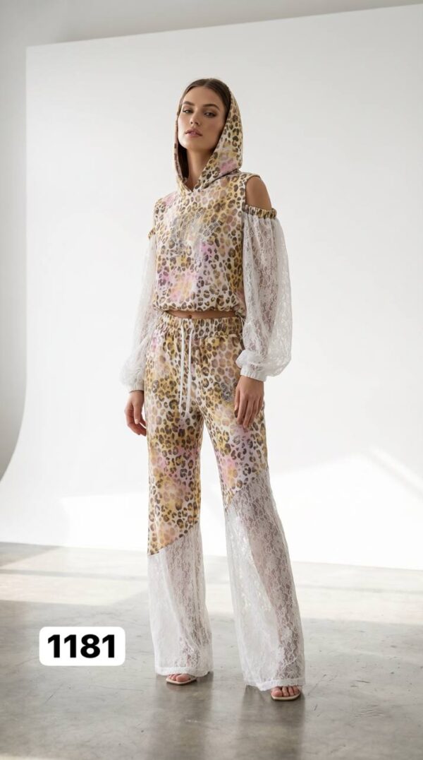Women's Leopard Print Two-Piece Set with Lace Details Women's Leopard Print Two-Piece Set with Lace Details
