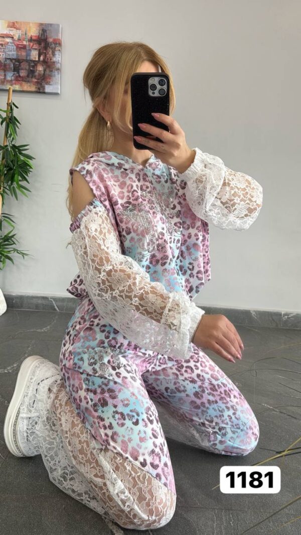 Women's Leopard Print Two-Piece Set with Lace Details Women's Leopard Print Two-Piece Set with Lace Details