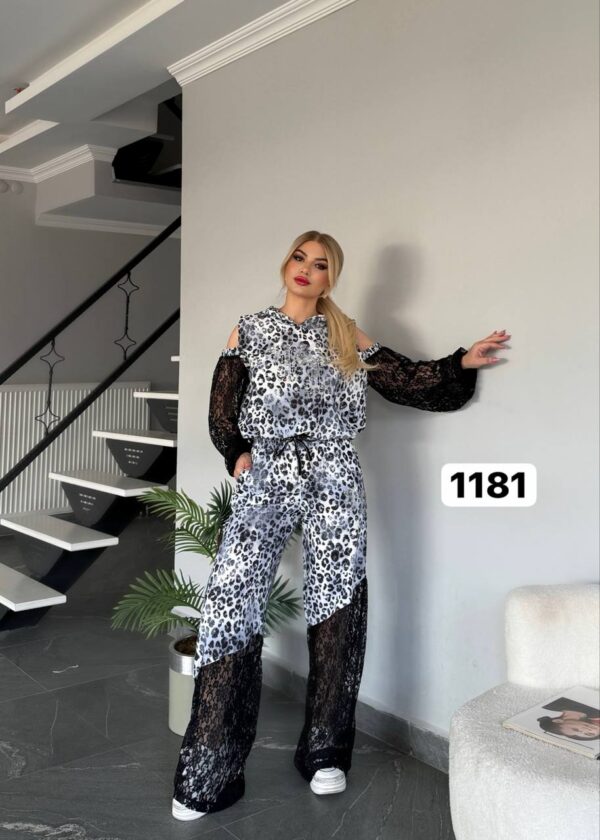 Women's Leopard Print Two-Piece Set with Lace Details Women's Leopard Print Two-Piece Set with Lace Details
