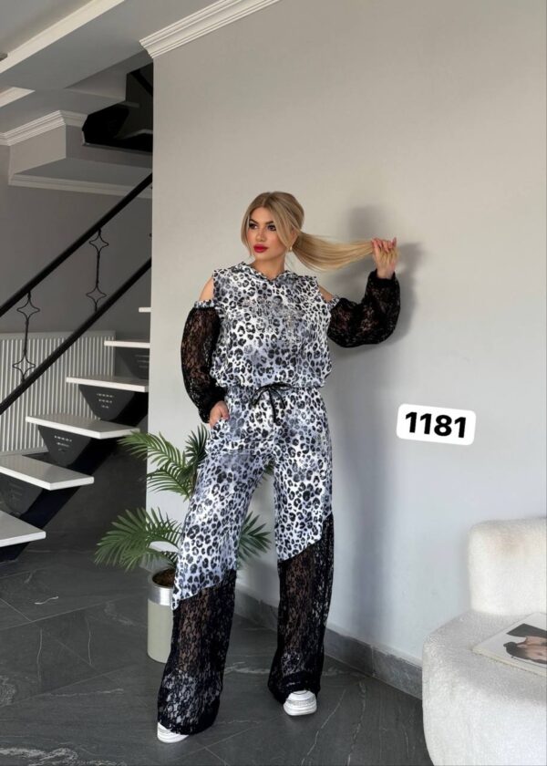 Women's Leopard Print Two-Piece Set with Lace Details Women's Leopard Print Two-Piece Set with Lace Details