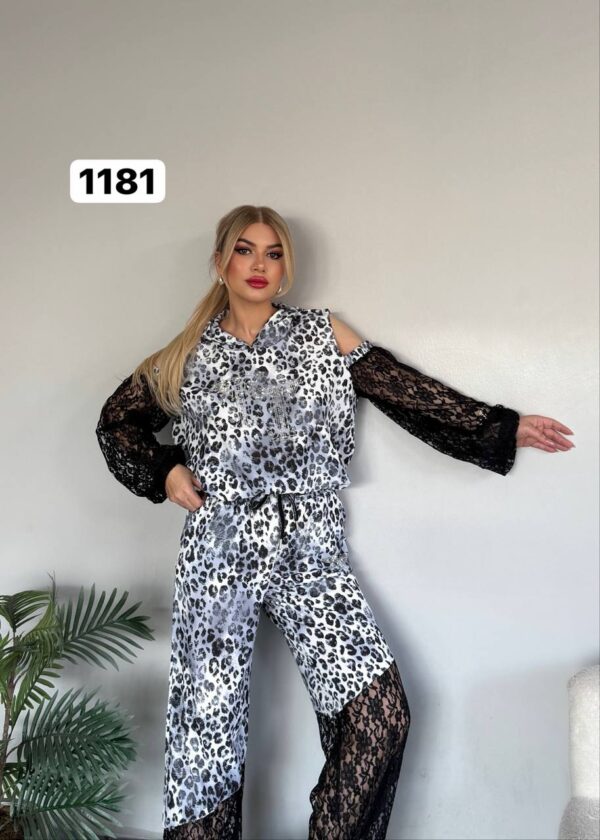 Women's Leopard Print Two-Piece Set with Lace Details Women's Leopard Print Two-Piece Set with Lace Details