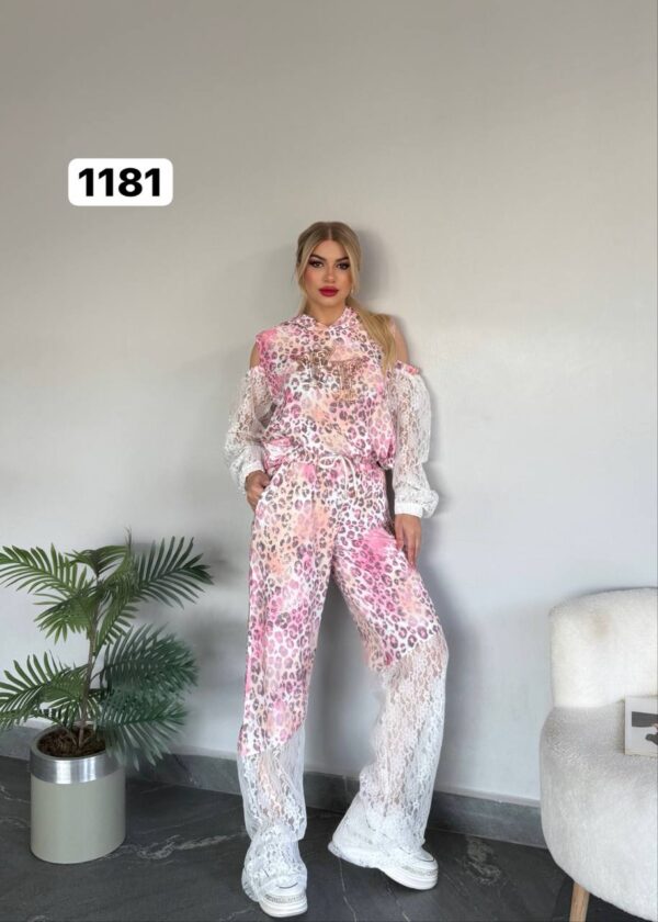 Women's Leopard Print Two-Piece Set with Lace Details Women's Leopard Print Two-Piece Set with Lace Details