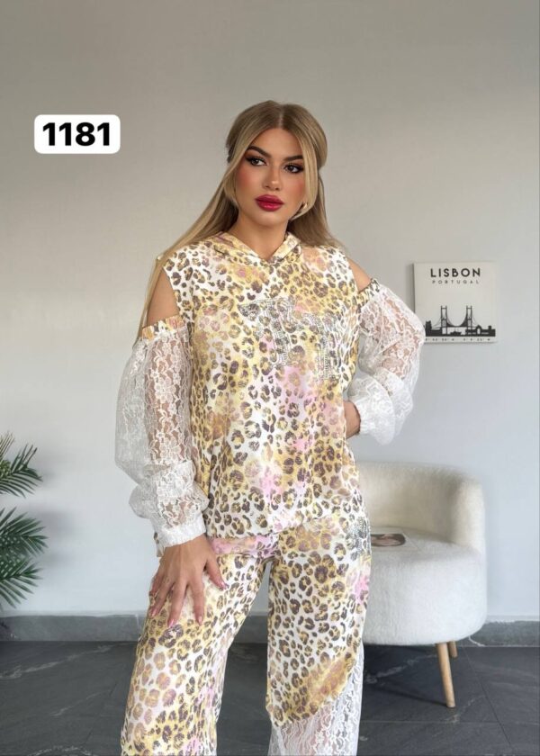 Women's Leopard Print Two-Piece Set with Lace Details Women's Leopard Print Two-Piece Set with Lace Details