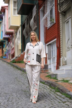 Women's Linen Two-Piece Set with Floral Embroidery Women's Linen Two-Piece Set with Floral Embroidery