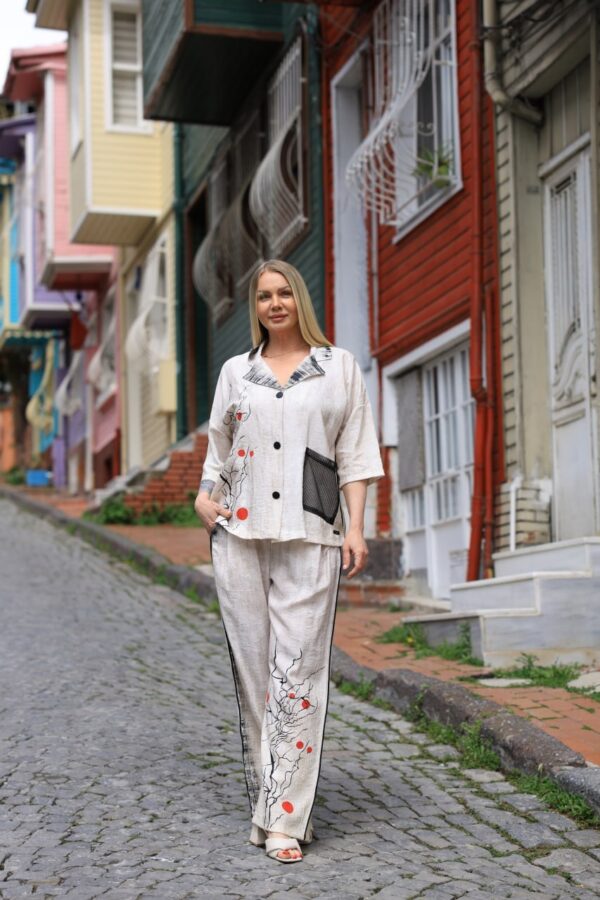Women's Linen Two-Piece Set with Floral Embroidery Women's Linen Two-Piece Set with Floral Embroidery