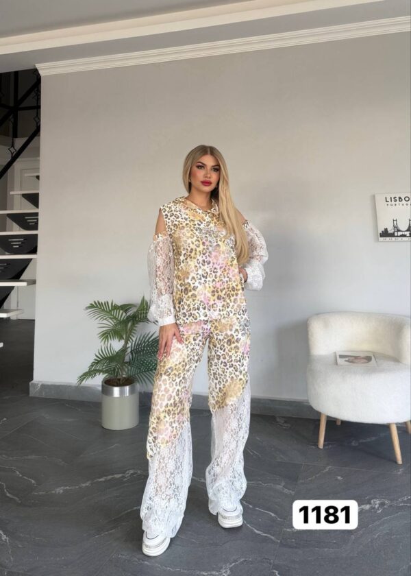 Women's Leopard Print Two-Piece Set with Lace Details Women's Leopard Print Two-Piece Set with Lace Details