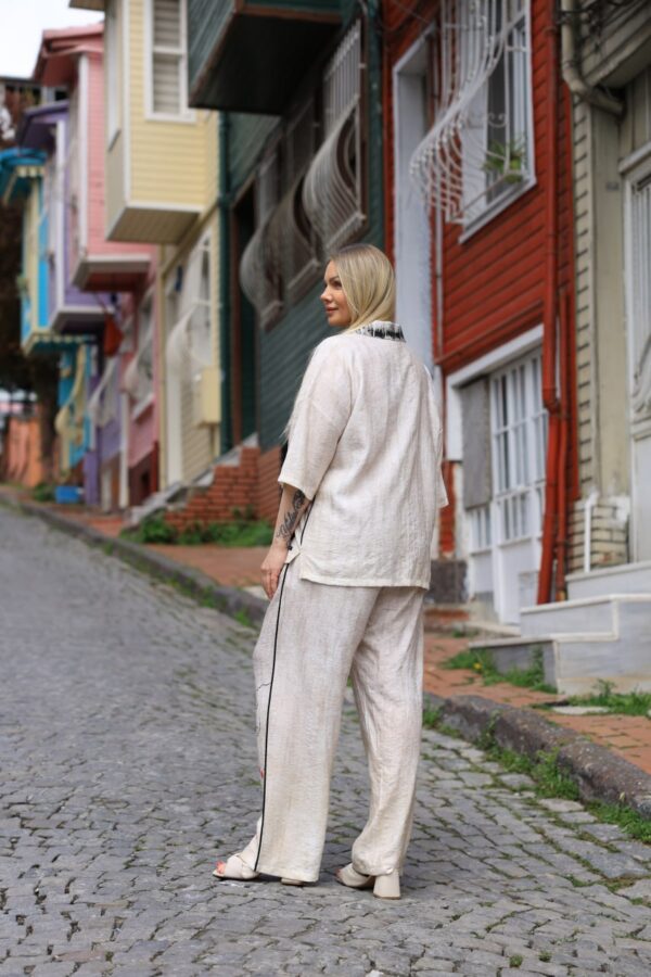Women's Linen Two-Piece Set with Floral Embroidery Women's Linen Two-Piece Set with Floral Embroidery