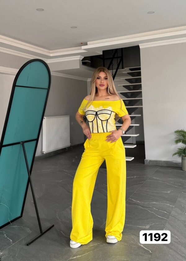 Women's Graphic Crop Top & Wide Leg Pants Set Women's Graphic Crop Top & Wide Leg Pants Set