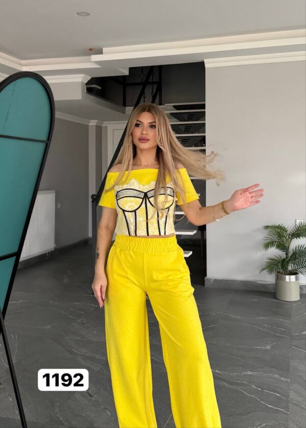 Women's Graphic Crop Top & Wide Leg Pants Set Women's Graphic Crop Top & Wide Leg Pants Set