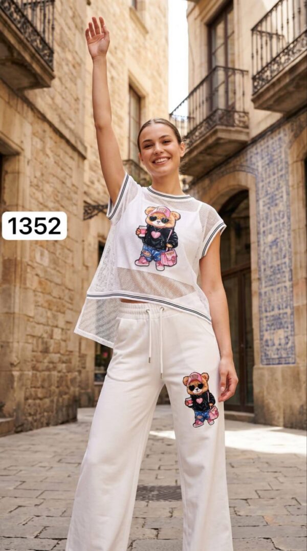 Women's Designer Bear Graphic T-Shirt & Pants Set Women's Designer Bear Graphic T-Shirt & Pants Set