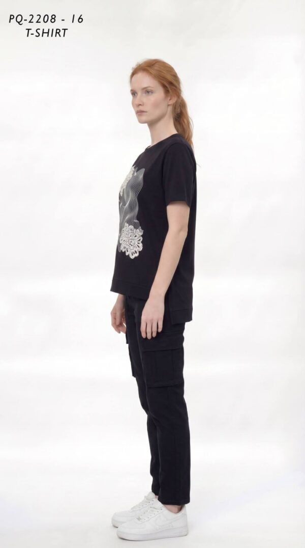 Premium Graphic T-Shirt with Floral Line Art Design Premium Graphic T-Shirt with Floral Line Art Design