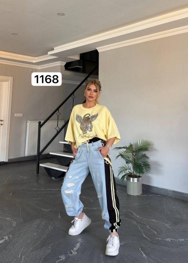 Premium Graphic Print T-Shirt with Distressed Denim Set