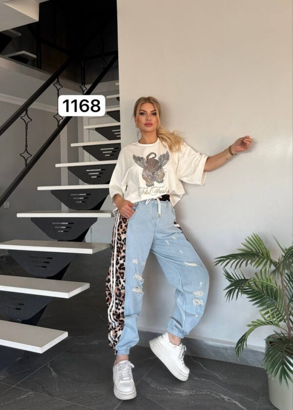 Premium Graphic Print T-Shirt with Distressed Denim Set