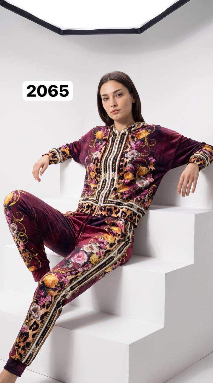 tg_d3c7b0091a4e97a7 Premium Velvet Embroidered Tracksuit - Luxury Two-Piece Set