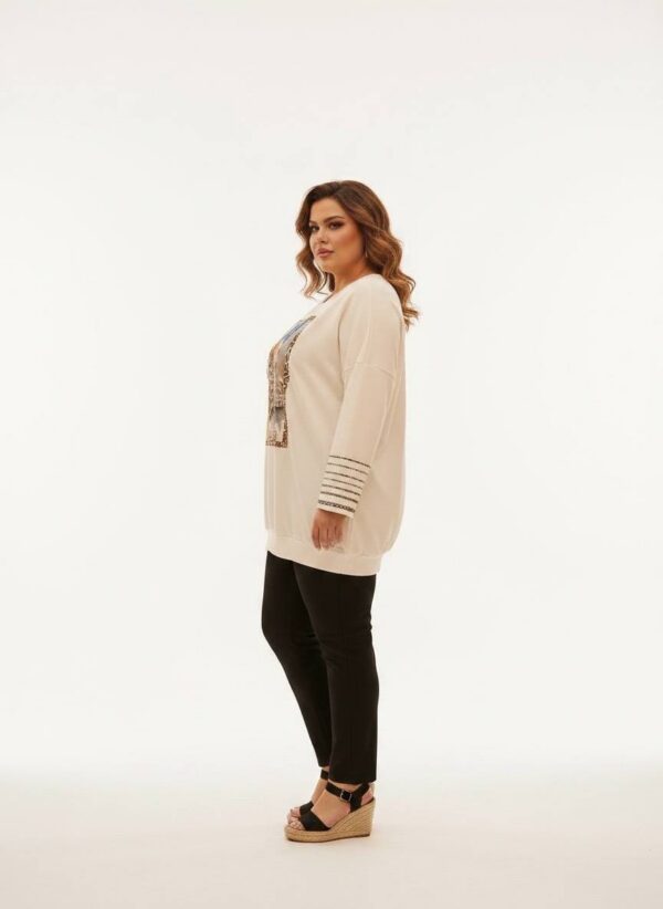 tg_f28955cedcb4e072 Premium Cream Graphic Blouse with Striped Sleeves