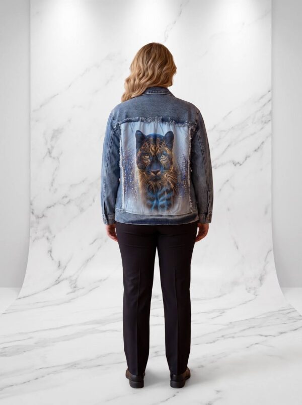 tg_48858618d0c822e6 Premium Denim Jacket with Graphic Print