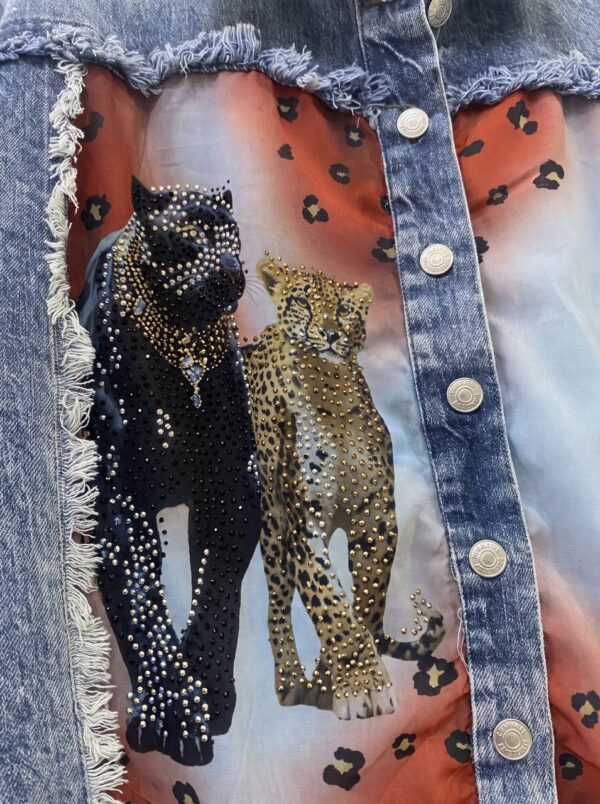 tg_a014d8fc3ae2643e Premium Denim Jacket with Artistic Print